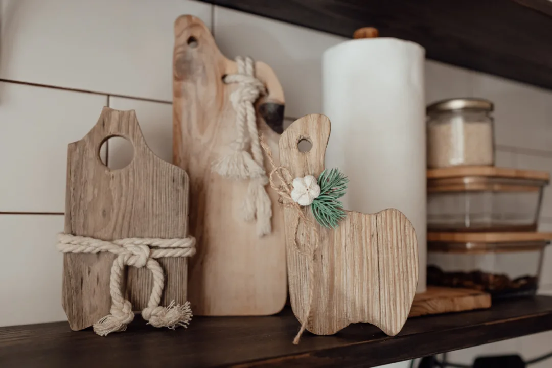 drewniane dekoracje